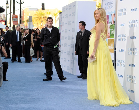 Kate Hudson rực rỡ váy vàng - 5 Kate Hudson rực rỡ váy vàng - 5