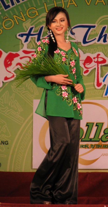 Nguyễn Minh Như Anh đăng quang “Người đẹp Sóc Trăng 2011” - 4 Nguyễn Minh Như Anh đăng quang “Người đẹp Sóc Trăng 2011” - 4