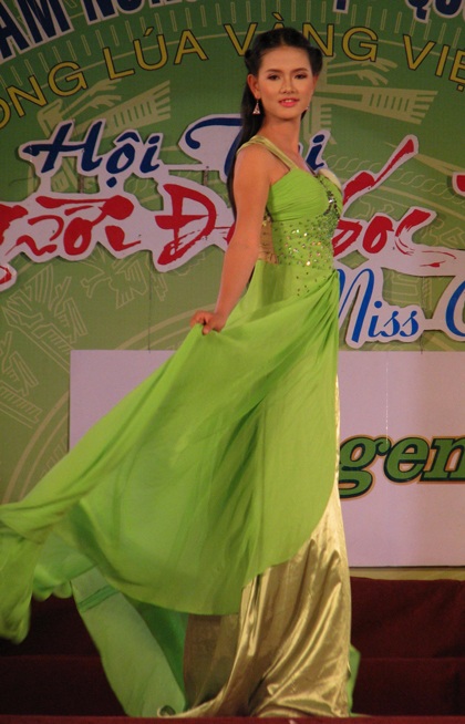 Nguyễn Minh Như Anh đăng quang “Người đẹp Sóc Trăng 2011” - 7 Nguyễn Minh Như Anh đăng quang “Người đẹp Sóc Trăng 2011” - 7
