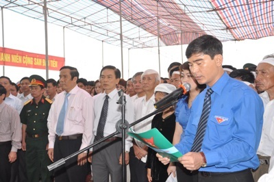 An táng hài cốt anh hùng Lý Tự Trọng tại quê hương - 1 An táng hài cốt anh hùng Lý Tự Trọng tại quê hương - 1