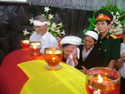 An táng hài cốt anh hùng Lý Tự Trọng tại quê hương - 6