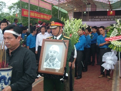 An táng hài cốt anh hùng Lý Tự Trọng tại quê hương - 9