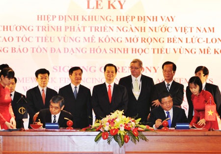 Nhiều thỏa thuận được ký kết tại phiên khai mạc Hội nghị ADB - 1