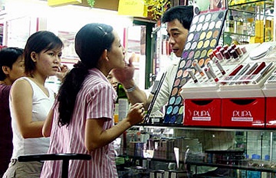 Siết chặt việc nhập hàng xa xỉ - 1 Siết chặt việc nhập hàng xa xỉ - 1