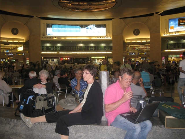 Sân bay thủ đô Israel tê liệt trong nhiều giờ - 2