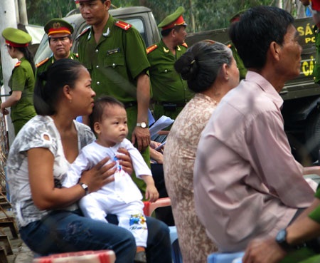 Mẹ ruột và cha dượng bé Như Ý lãnh 11 năm tù - 3 Mẹ ruột và cha dượng bé Như Ý lãnh 11 năm tù - 3