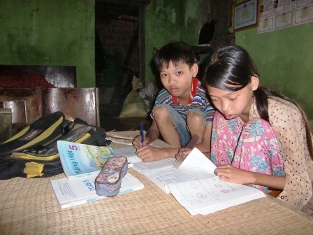 Ước mơ giản dị của cặp song sinh nghèo ham học - 2