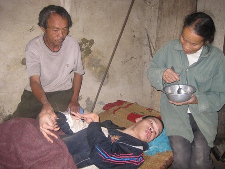 Hai mái đầu bạc, một nỗi đau - 3