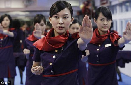 Ngắm người đẹp Hàng không tập võ tự vệ - 1 Ngắm người đẹp Hàng không tập võ tự vệ - 1