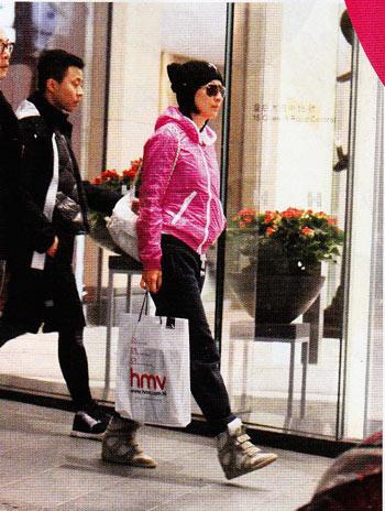 Lưu Gia Linh nhợt nhạt vì thiếu son phấn - 3