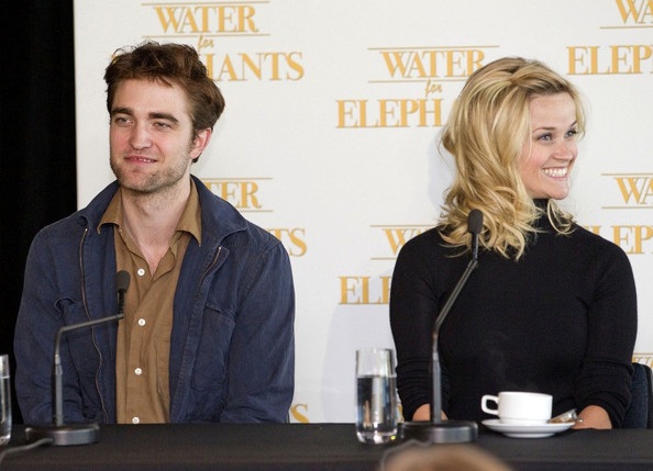 Robert Pattinson - Reese Witherspoon: “Đọ dáng” với voi - 11 Robert Pattinson - Reese Witherspoon: “Đọ dáng” với voi - 11