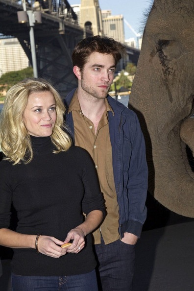 Robert Pattinson - Reese Witherspoon: “Đọ dáng” với voi - 6 Robert Pattinson - Reese Witherspoon: “Đọ dáng” với voi - 6