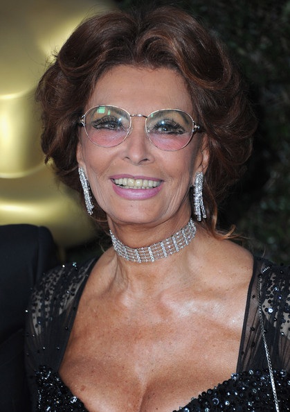 Sophia Loren: 76 tuổi vẫn diện váy “khoe ngực” - 3