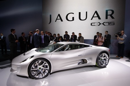 Jaguar C-X75 là một trong những mẫu xe concept được chú ý nhất tại Triển lãm ô tô Paris 2010