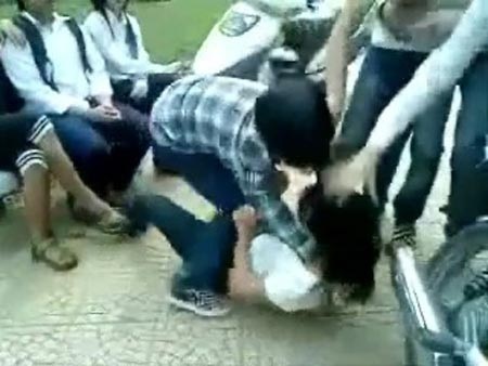 Giáo viên phải “né” học sinh - 1 Giáo viên phải “né” học sinh - 1