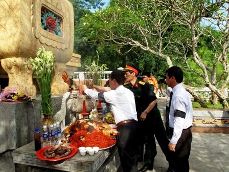 Tiếp nhận và an táng 141 hài cốt liệt sỹ hy sinh tại Lào - 3 Tiếp nhận và an táng 141 hài cốt liệt sỹ hy sinh tại Lào - 3
