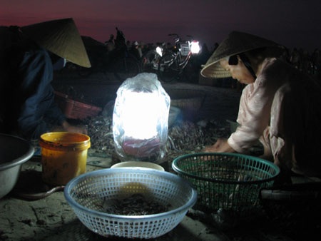 Phiên chợ họp từ nửa đêm đến sáng - 2