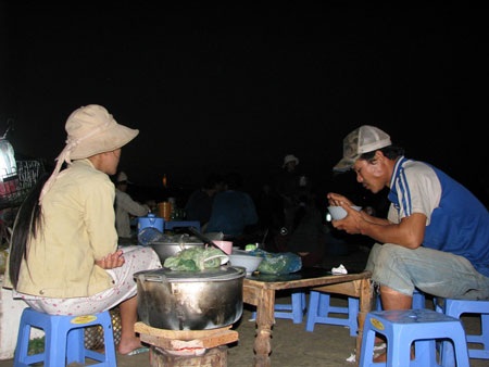 Phiên chợ họp từ nửa đêm đến sáng - 3