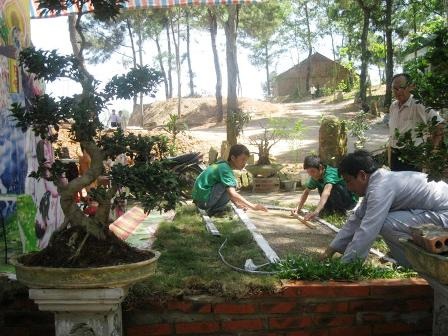 Hơn 300 người dân nghèo được khám bệnh miễn phí    - 4