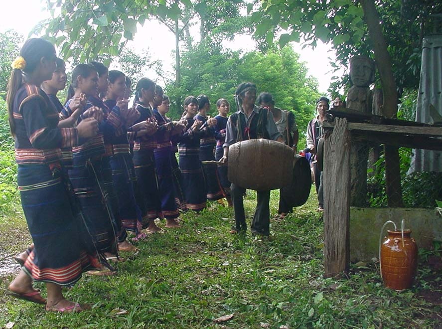 Độc đáo "Lễ hội con Dúi" của người Bahnar - 2 Độc đáo "Lễ hội con Dúi" của người Bahnar - 2