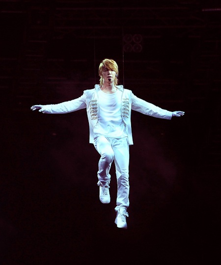 Supper Junior diễn với đạo cụ... nón lá - 16