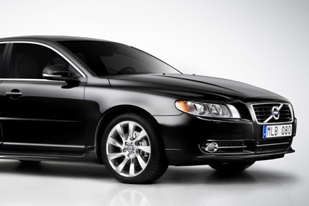 Volvo S80 Executive sang trọng và V70 R-Design thể thao - 2