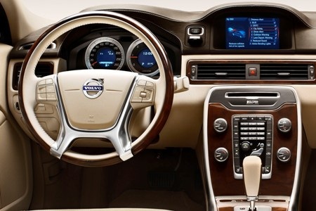 Volvo S80 Executive sang trọng và V70 R-Design thể thao - 4