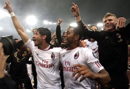 AC Milan chính thức trở thành tân Vô địch Serie A - 3 AC Milan chính thức trở thành tân Vô địch Serie A - 3