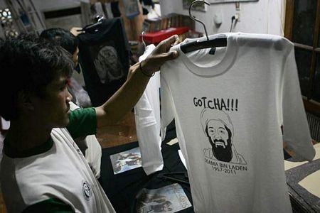 Nở rộ đồ lưu niệm ăn theo cái chết của Osama bin Laden - 11 Nở rộ đồ lưu niệm ăn theo cái chết của Osama bin Laden - 11