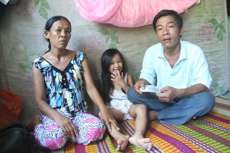 Người mẹ bệnh tật đã có đủ tiền cho ca mổ lấy sỏi thận - 2