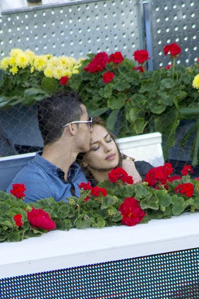 Irina Shayk - Cristiano Ronaldo tình tứ khi đi xem tennis - 13 Irina Shayk - Cristiano Ronaldo tình tứ khi đi xem tennis - 13