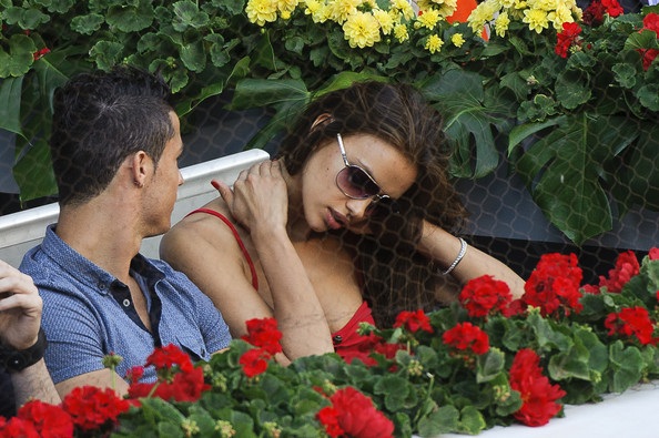Irina Shayk - Cristiano Ronaldo tình tứ khi đi xem tennis - 8 Irina Shayk - Cristiano Ronaldo tình tứ khi đi xem tennis - 8