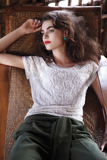 Vẻ đẹp lãng mạn và kiêu sa của Daniela Mirzac - 1 Vẻ đẹp lãng mạn và kiêu sa của Daniela Mirzac - 1