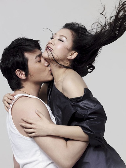 Khoảnh khắc ngọt ngào của vợ chồng Lục Nghị - 8 Khoảnh khắc ngọt ngào của vợ chồng Lục Nghị - 8