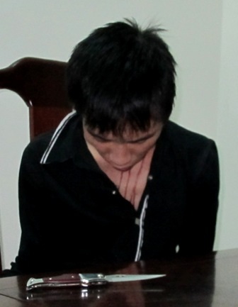 Dùng dao chống trả công an khi đang bị truy nã  - 1