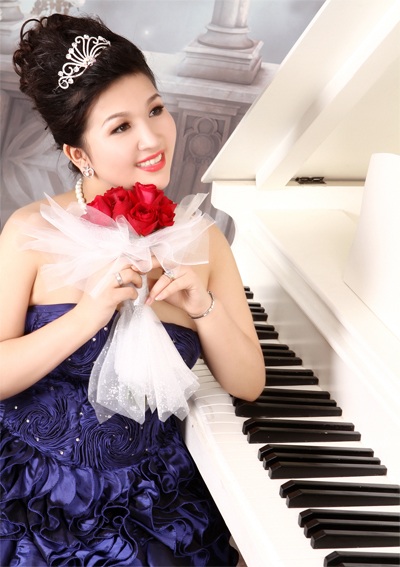 Hé lộ những cảnh quay “riêng tư” về ca sĩ Hoàng Dung - 5 Hé lộ những cảnh quay “riêng tư” về ca sĩ Hoàng Dung - 5