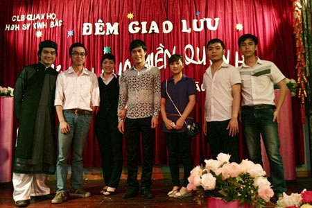 Gặp gỡ “thầy” 8X đam mê dạy hát quan họ - 2 Gặp gỡ “thầy” 8X đam mê dạy hát quan họ - 2