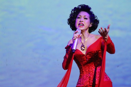 Nữ ca sĩ hải ngoại Ý Lan cùng chồng về nước biểu diễn - 6