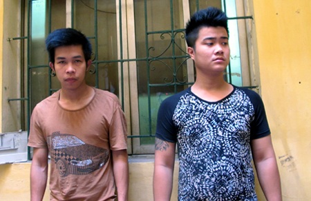 Giả đồng tính, chiếm đoạt hàng loạt xe máy - 1