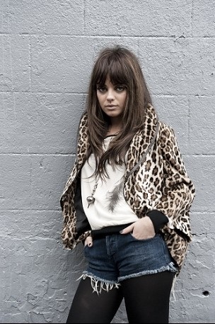 Vẻ đẹp “lơ đễnh” của Mila Kunis - 3 Vẻ đẹp “lơ đễnh” của Mila Kunis - 3
