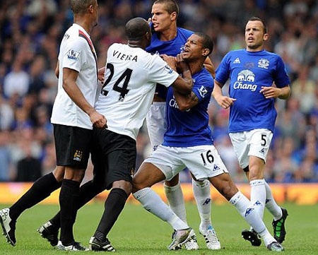 Những khoảnh khắc ấn tượng vòng 36 Premier League - 10