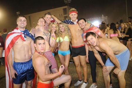 Sinh viên thi chạy trong trang phục…đồ lót - 6 Sinh viên thi chạy trong trang phục…đồ lót - 6