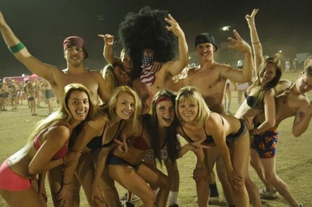 Sinh viên thi chạy trong trang phục…đồ lót - 5 Sinh viên thi chạy trong trang phục…đồ lót - 5