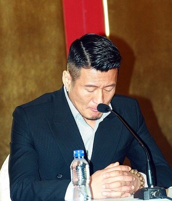 Tôn Hưng nức nở xin lỗi người hâm mộ vì sử dụng ma túy - 4 Tôn Hưng nức nở xin lỗi người hâm mộ vì sử dụng ma túy - 4