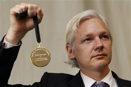 Ông chủ WikiLeaks được trao giải hòa bình - 1