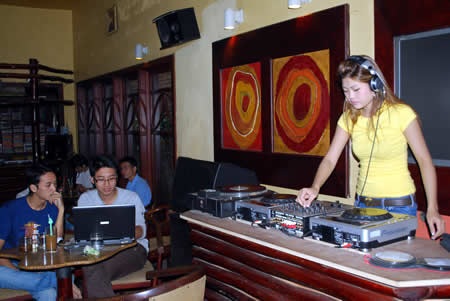 Những cạm bẫy “rình rập” đời nữ DJ - 2 Những cạm bẫy “rình rập” đời nữ DJ - 2