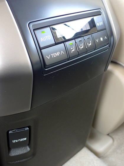 Chính thức ra mắt Land Cruiser Prado 2011 tại Việt Nam - 19 Chính thức ra mắt Land Cruiser Prado 2011 tại Việt Nam - 19