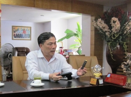 Ẩu đả trước cổng bệnh viện, 3 người bị thương - 4