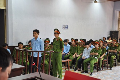 Tử hình 2 đối tượng trong nhóm côn đồ chém chết người - 1 Tử hình 2 đối tượng trong nhóm côn đồ chém chết người - 1