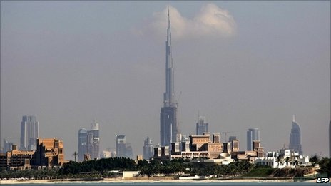 Dubai: Nhảy tự tử từ tòa tháp cao nhất thế giới - 1 Dubai: Nhảy tự tử từ tòa tháp cao nhất thế giới - 1
